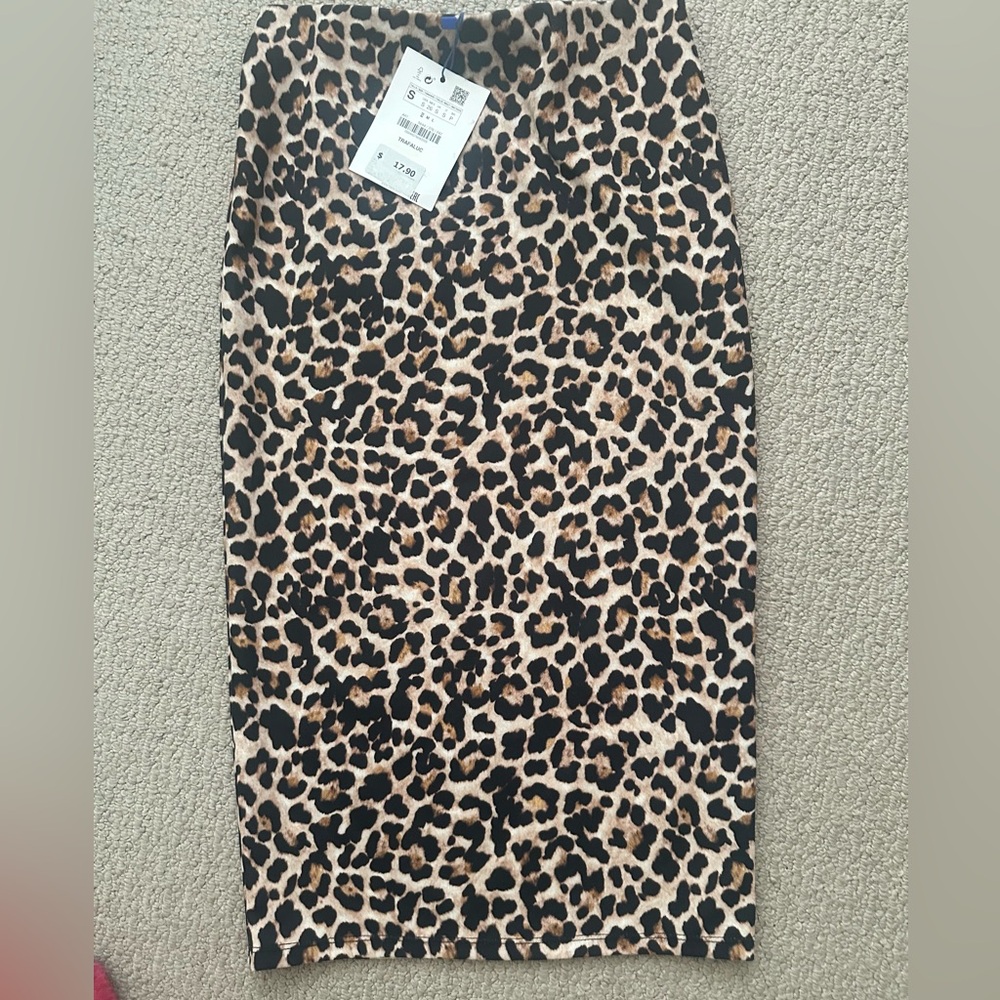 Zara Leopard Print Pencil Skirt in Tan, Black
